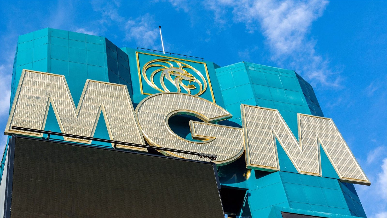 , MGM posts $3.4B revenue driven by record Strip performance, but Macau setbacks widen losses &#8211; uBetMobile.com