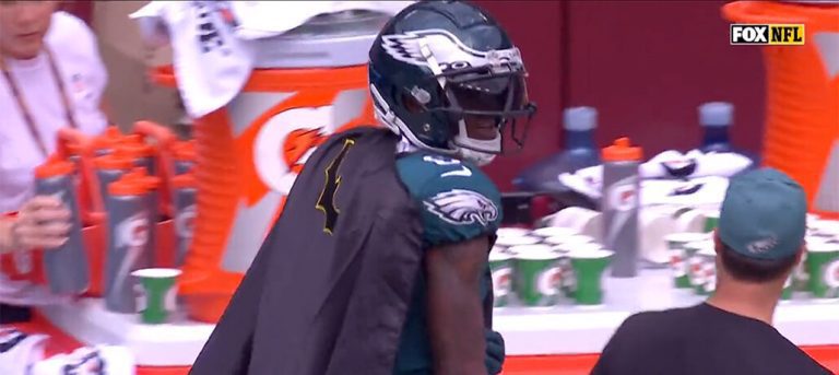 DeVonta Smith Rocks Batman Cape Right after Again-To-Back WICKED Catches – uBetMobile.com