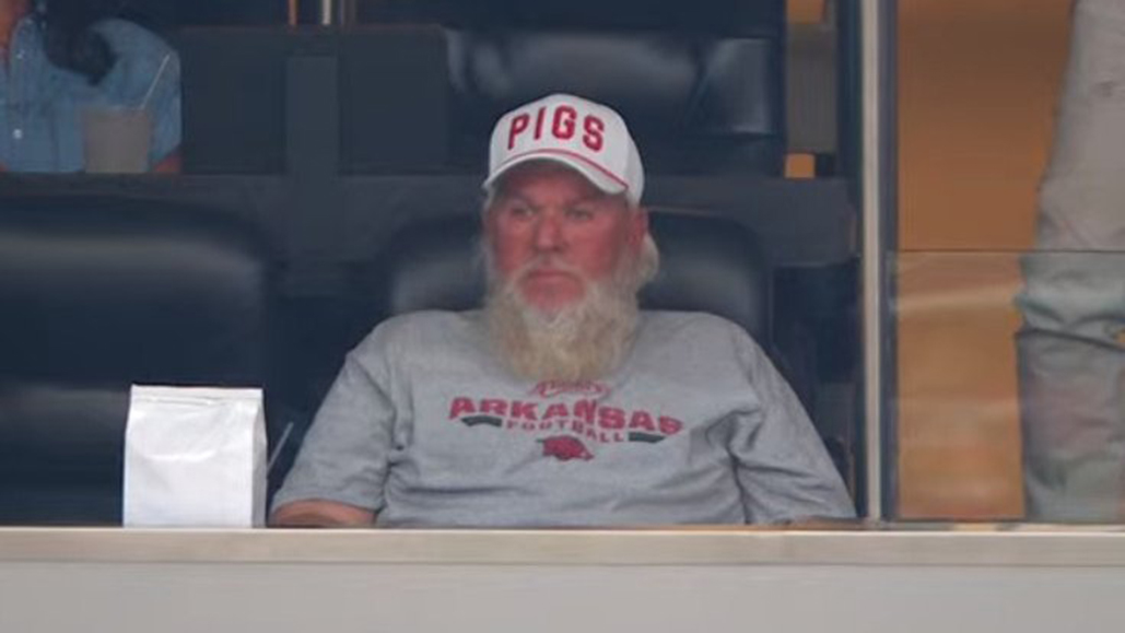 , John Daly Watches Arkansas Reduction From Jerry Jones&#8217; Box In Magnificent Hat &#8211; uBetMobile.com