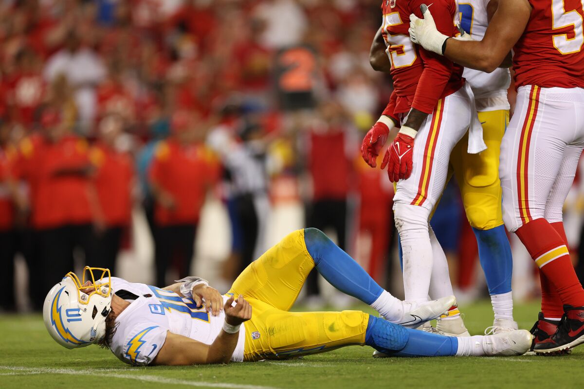 , LA Chargers QB Justin Herbert Suffers Rib Injury in TNF Loss &#8211; uBetMobile.com