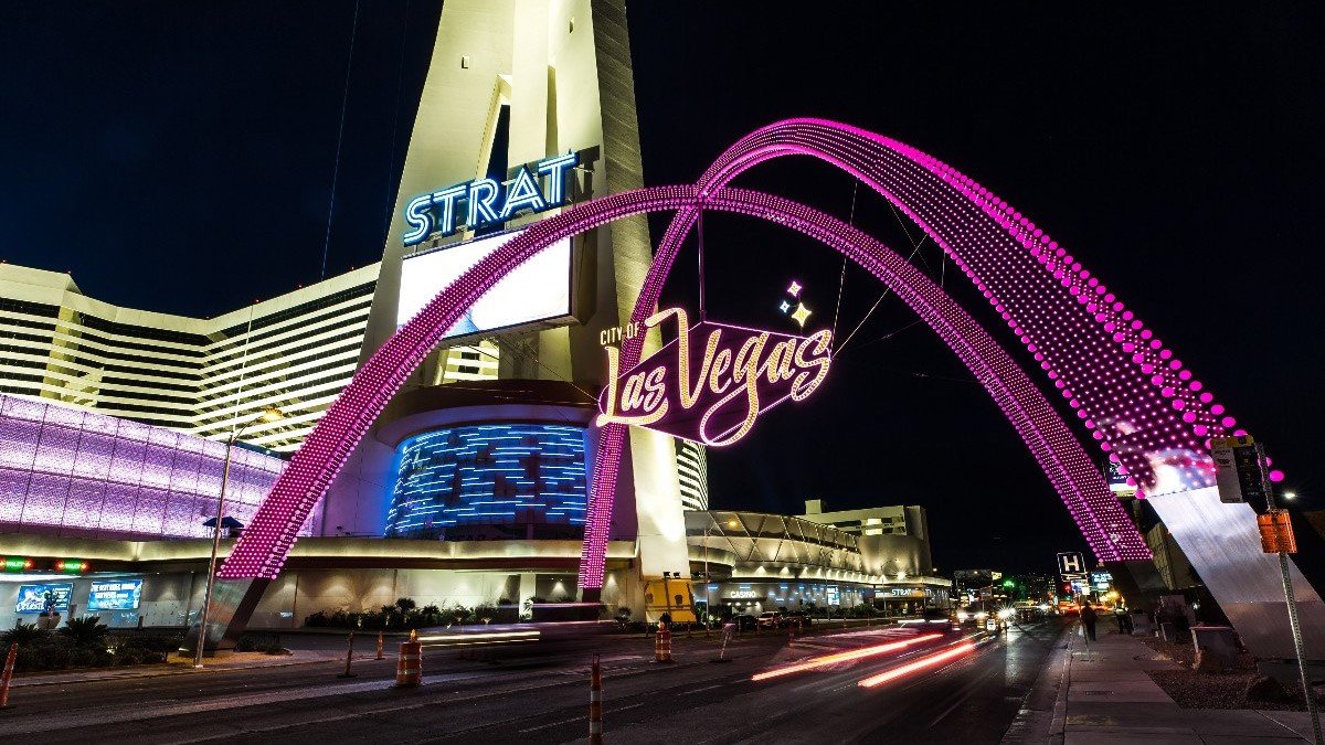 , Las Vegas: Agreement with the Strat paves the way for pedestrian deck project overlooking Gateway Arches &#8211; uBetMobile.com