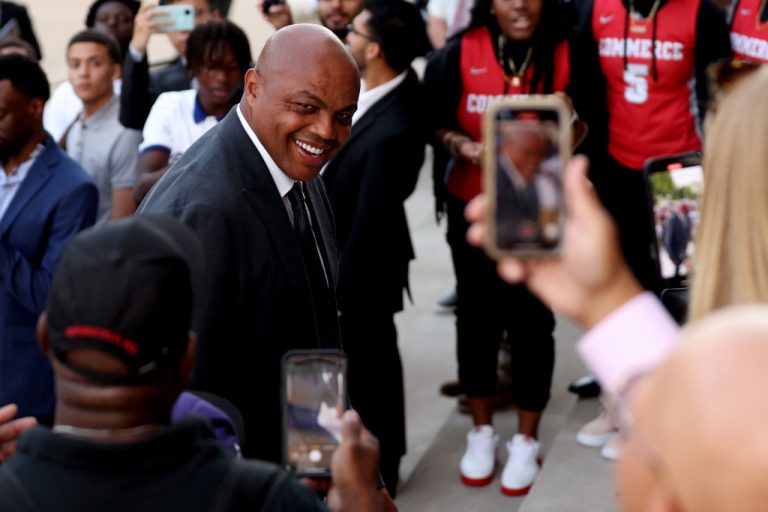 After Talks With LIV Golf, Charles Barkley Indications New Deal With TNT – uBetMobile.com