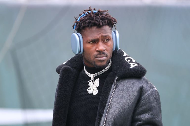 Antonio Brown Is Getting Sued… AGAIN! – OutKick – uBetMobile.com