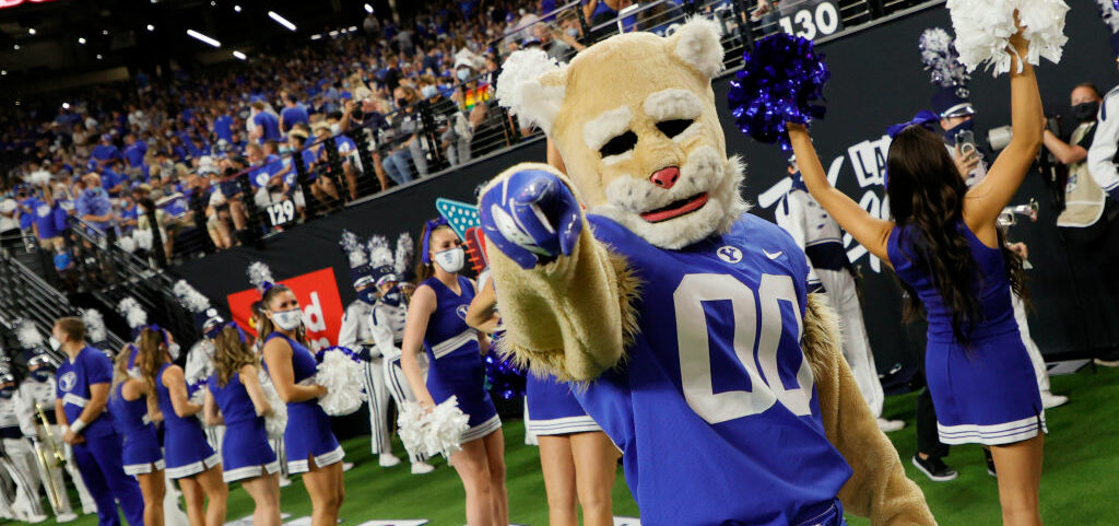 , BYU Cougar Mascot &#8216;Cosmo&#8217; Blows Minds With Insanely Athletic Stunt &#8211; uBetMobile.com