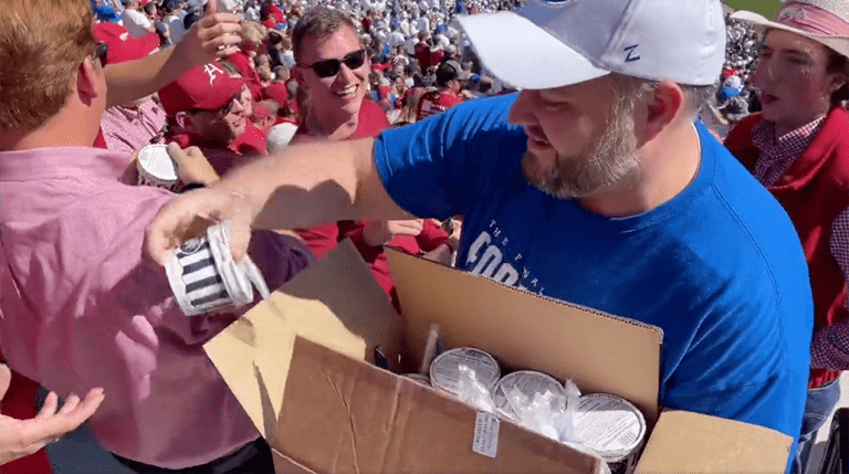 BYU Lovers Baffle And Delight Arkansas Visitors By Supplying Out Totally free Treats – uBetMobile.com