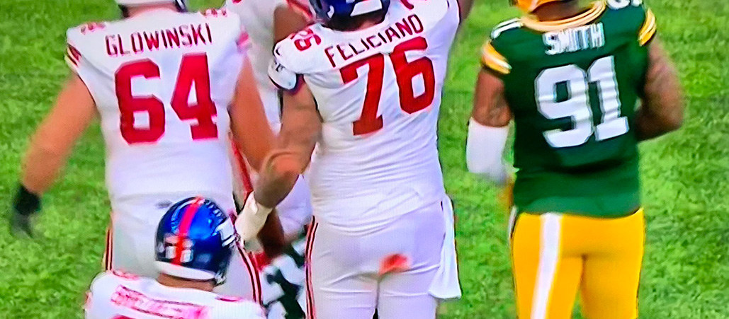 , Daniel Jones Bleeds All Over Giants Center&#8217;s Butt, Will cause Hilarious Image &#8211; uBetMobile.com