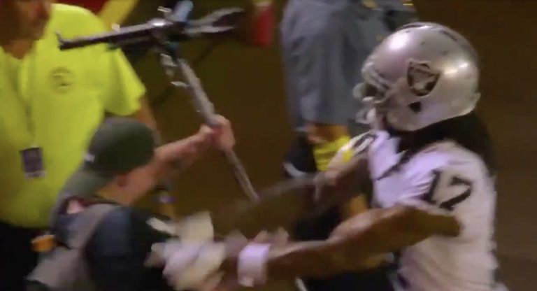 Davante Adams Shoves Cameraman Immediately after Chiefs Video game – uBetMobile.com