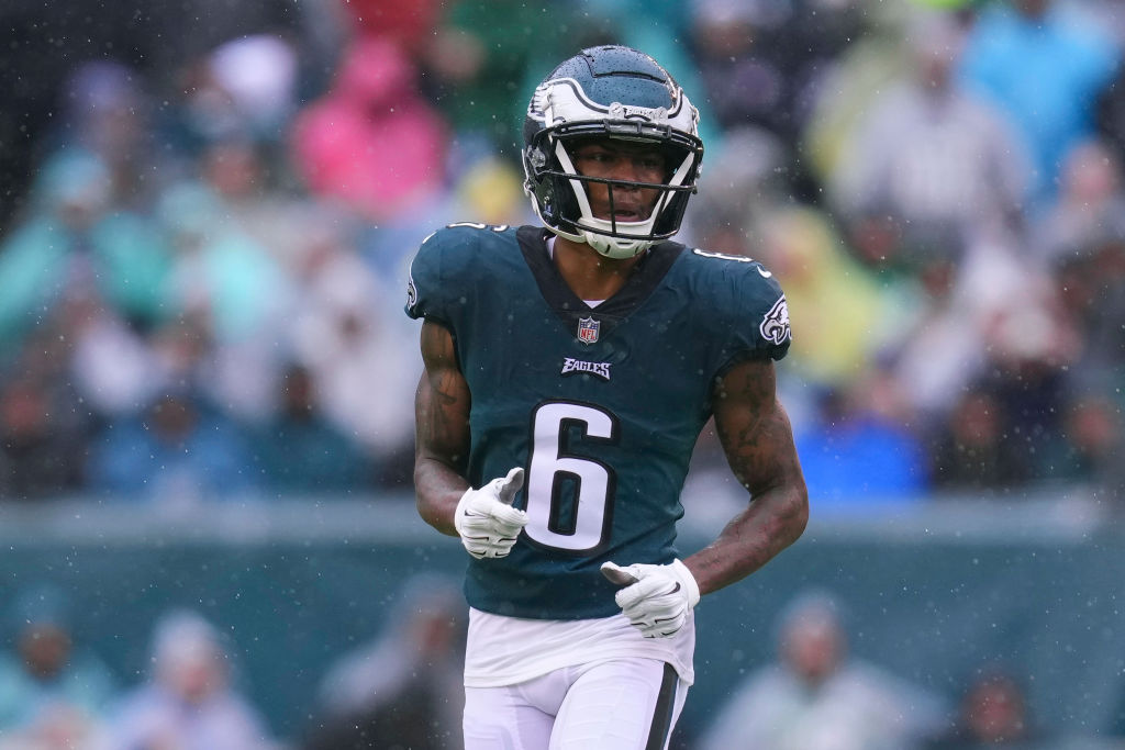 , Eagles WR DeVonta Smith Definitely Hates Rain And Cold &#8211; uBetMobile.com