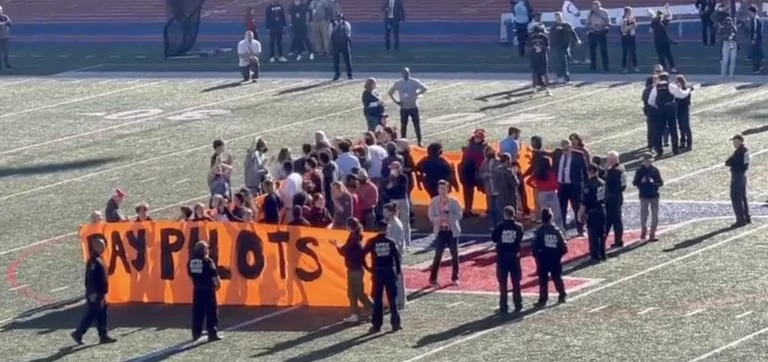 Fossil Fuel Protestors Rush Field, Refuse To Leave And Delay Second Half Of Penn-Yale Football Game – uBetMobile.com