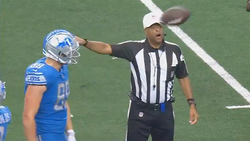 , Hilarious Sequence Unfolds Just after Jamaal Williams Hits Ref With Ball &#8211; uBetMobile.com