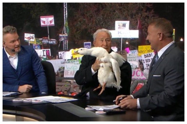 Lee Corso Holds Live Duck On ESPN College Gameday – uBetMobile.com