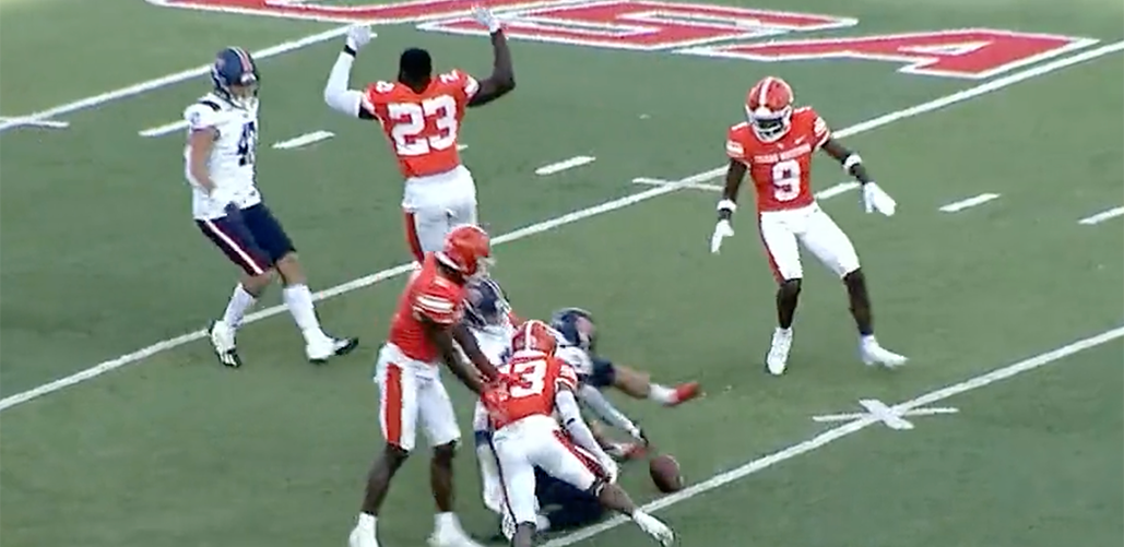 , Mayhem Unfolds After UTEP Player Blocks PAT With Face, Loses Helmet &#8211; uBetMobile.com