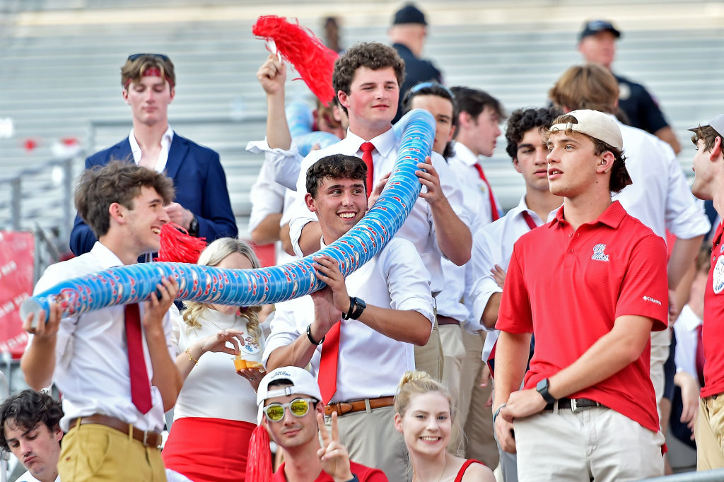 , Ole Miss out on Admirers Establish Epic Cup Snake Anchored By Pledges All through Hold off &#8211; uBetMobile.com