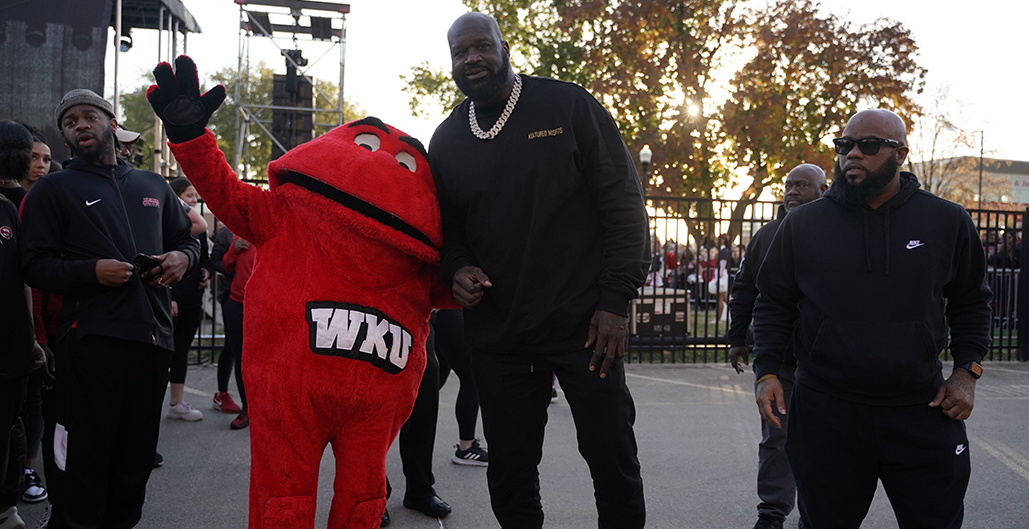 , Shaq Joins College Football&#8217;s Funniest Mascot, Plays Dubstep At Tailgate &#8211; uBetMobile.com