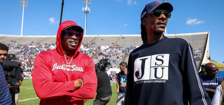 Snoop Dogg Gets Lit At Jackson State, Jabs At Deion Sanders SWAC Diss – uBetMobile.com