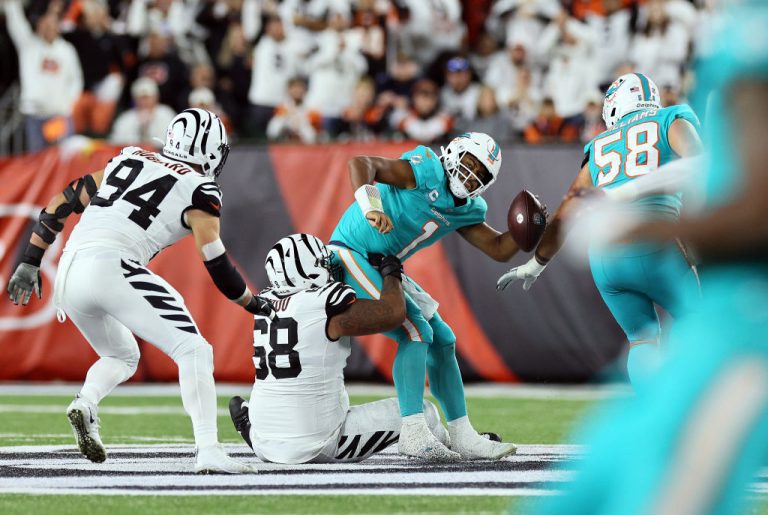 Tua Tagovailoa Returns To Throwing At Dolphins Practice After Concussion – uBetMobile.com