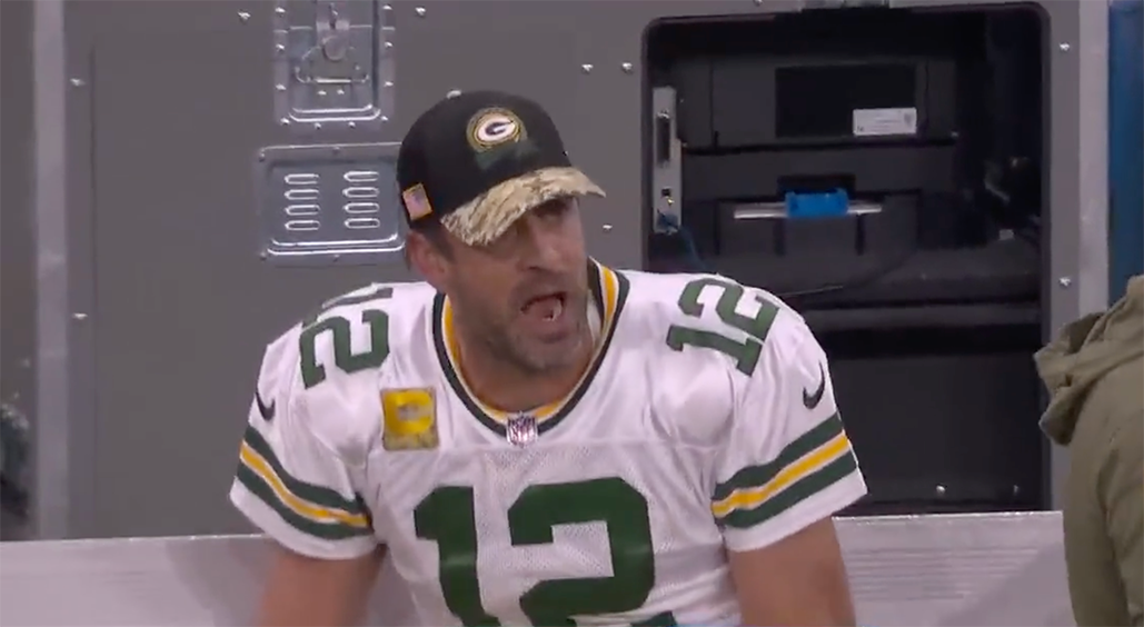 , Aaron Rodgers Flips Out On Sideline After Throwing INT Off Of DL&#8217;s Head &#8211; uBetMobile.com