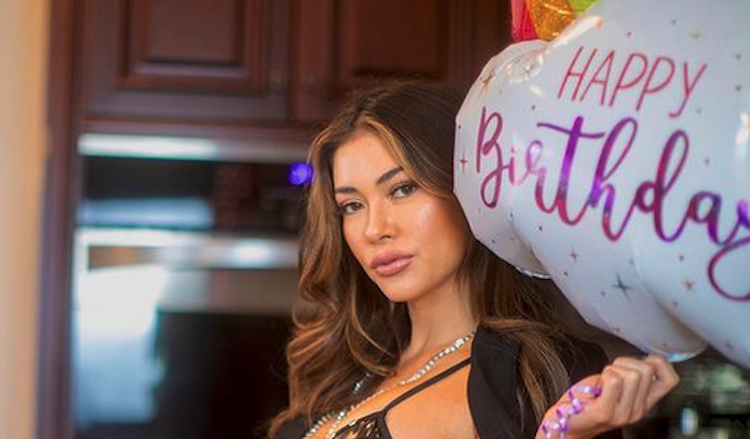 Arianny Celeste In Her Birthday Suit, Vikings Fan Table Smash Failure & Vintage Broncos Ball Boy Mike McDaniel – Mobile Betting Online – uBetMobile.com