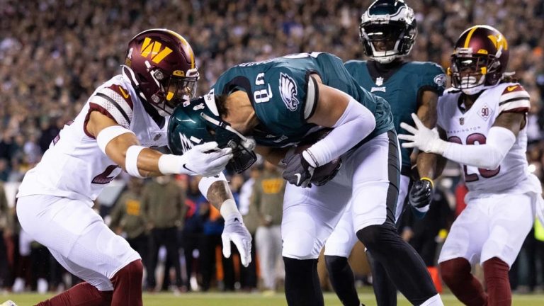 Eagles TE Dallas Goedert Heads to IR with Shoulder Injury – uBetMobile.com