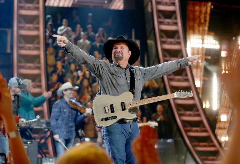 Garth Brooks Gives Emotional Quote About Performing In Death Valley – uBetMobile.com