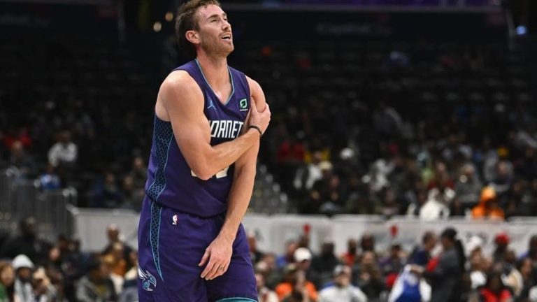 Hornets SF Gordon Hayward Out, Fractured Shoulder Injury – uBetMobile.com