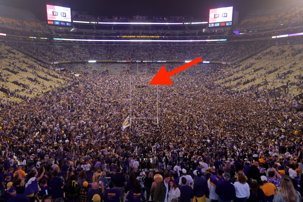 , LSU&#8217;s &#8216;Respect The Tiger&#8217; Tradition Creates Epic Image During Field Storm &#8211; uBetMobile.com