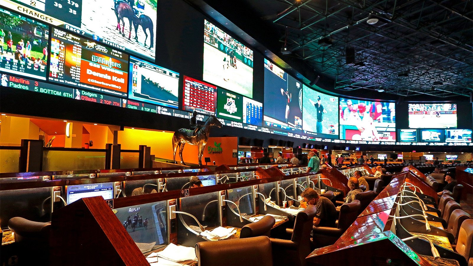 , Massachusetts sports betting: Horse track, simulcast center applications to be accepted on rolling basis &#8211; uBetMobile.com