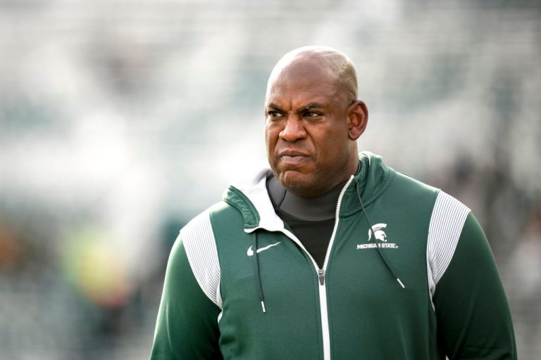 Michigan State Scores WILD Touchdown In Front Of Embarrassing Crowd – uBetMobile.com