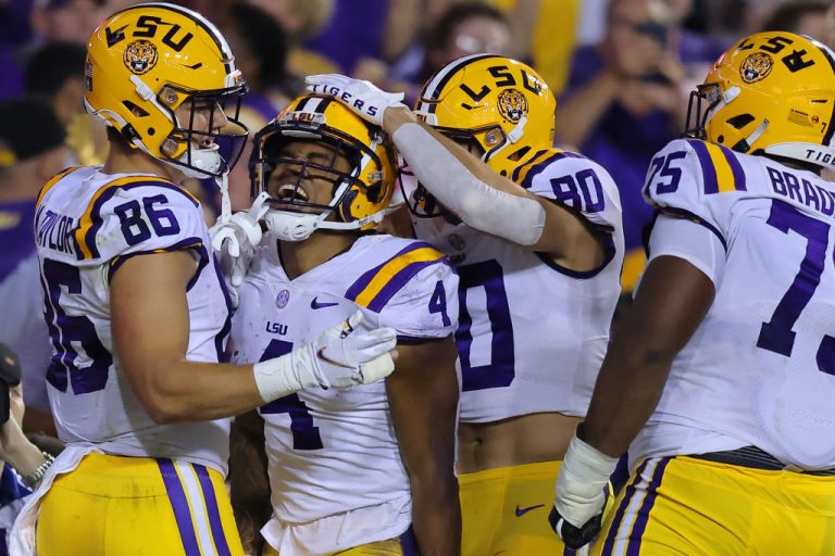 No. 10 LSU Beats No. 6 Alabama 32-31 In OT On Gutsy 2-Pointer Call By Brian Kelly – OutKick – uBetMobile.com