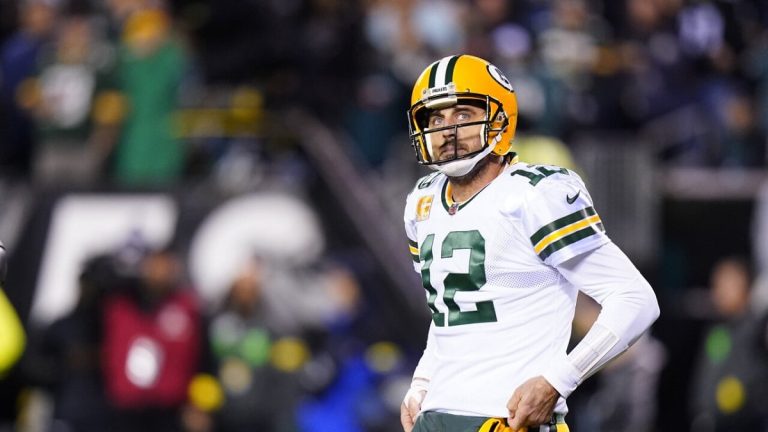 Packers QB Aaron Rodgers Suffers Ribs Injury vs Eagles – uBetMobile.com