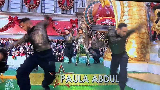 , Paula Abdul Roasted For Her Macy&#8217;s Thanksgiving Parade Performance – Mobile Betting Online &#8211; uBetMobile.com