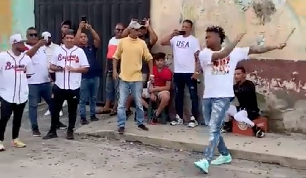 , Ronald Acuña Hits Dingers While Playing Stickball In Venezuelan Streets &#8211; uBetMobile.com