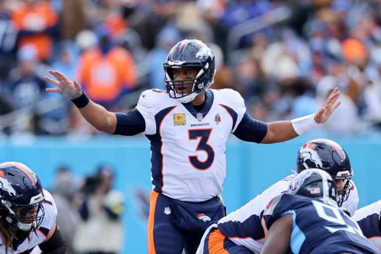 Russell Wilson Calls Non-Existent Audibles From Seattle, Baffles Broncos – uBetMobile.com