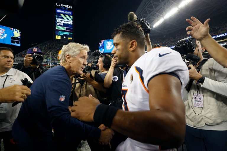 Russell Wilson Wears Wristband As Beef With Pete Carroll Carries on – uBetMobile.com