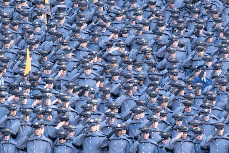 9,000 Army Cadets, Navy Midshipmen Sing ‘Don’t Stop Believing’ Together – uBetMobile.com