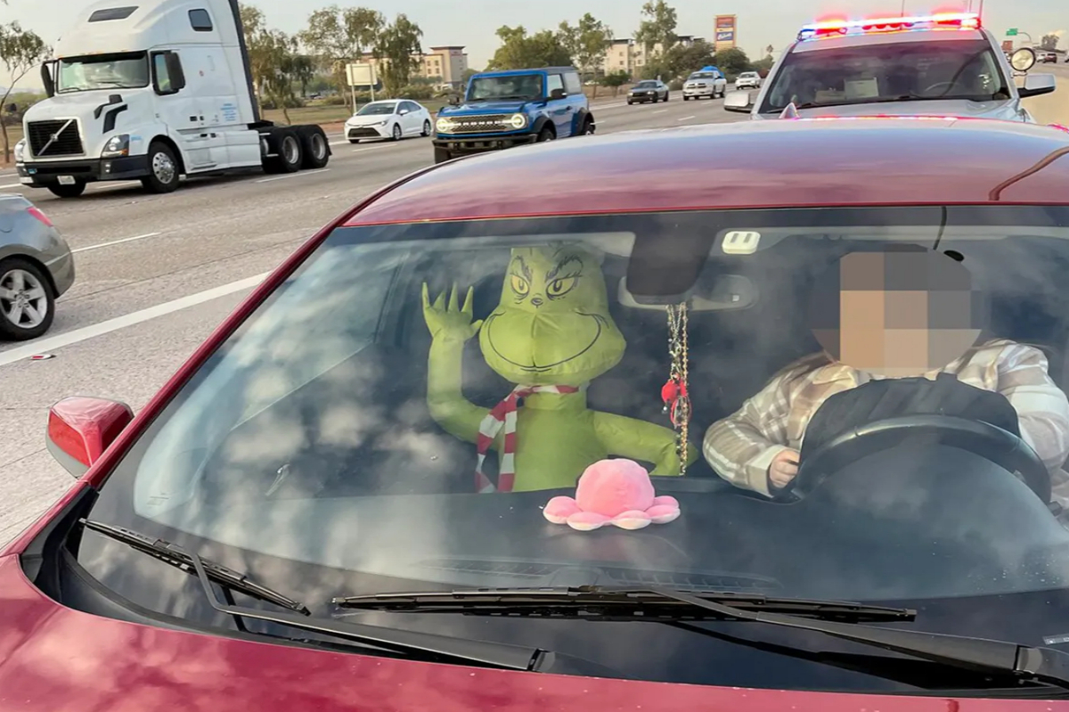 , Arizona Woman Gifted A Ticket By Cops For Using Inflatable Grinch As HOV Passenger – Mobile Betting Online &#8211; uBetMobile.com