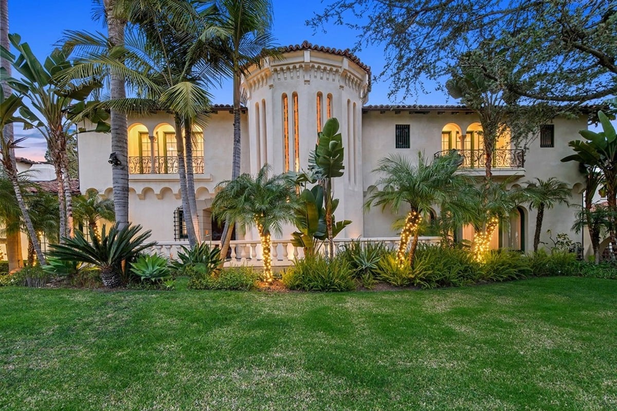 , Bugsy Siegel’s Murder Mansion Lists for $17 Million &#8211; uBetMobile.com