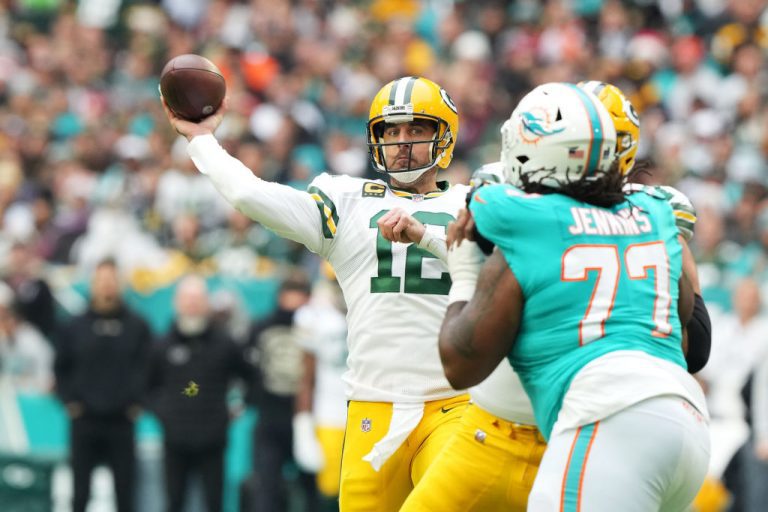 Green Bay Packers Get A Lot Of Help Then Do Their Part To Keep Chasing A Playoff Spot – Mobile Betting Online – uBetMobile.com