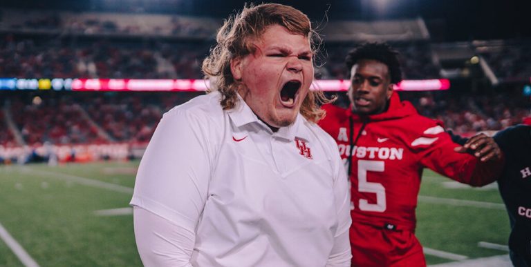 Houston’s Mullet-Rocking, Gator-Rolling Kicking Tee Retriever Goes Viral – uBetMobile.com