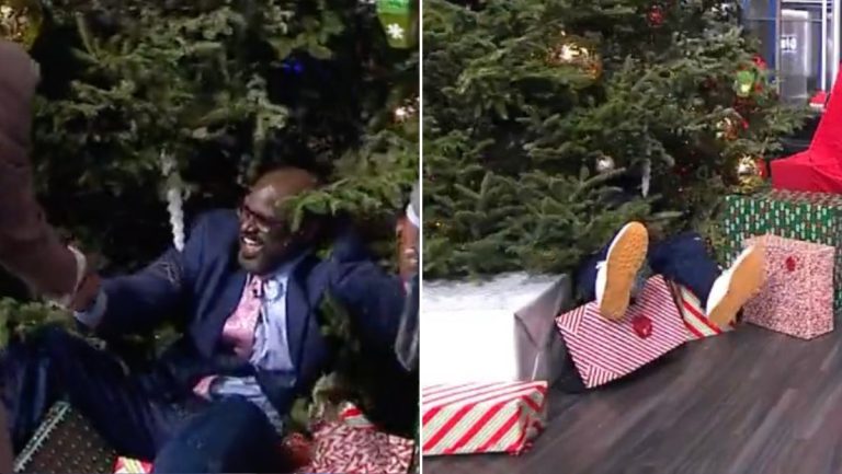 Kenny Smith Launches Shaquille O’Neal Into Christmas Tree on ‘Inside the NBA’ – Mobile Betting On line – uBetMobile.com