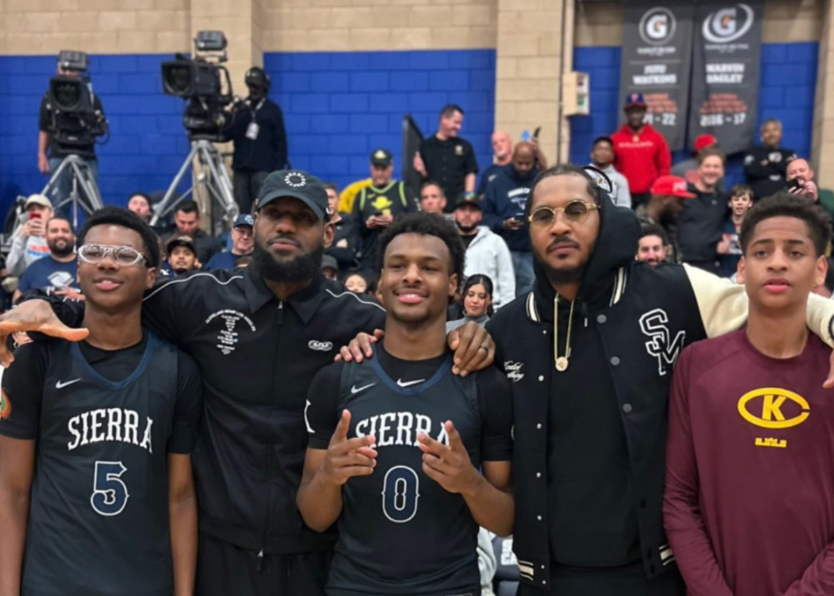 , LeBron James, Carmelo Anthony Watch Sons Battle In High School Game &#8211; uBetMobile.com