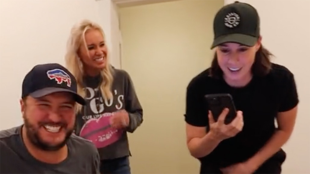 , Luke Bryan Pranks His Mother With Help From Properly-recognized Web Comedian &#8211; uBetMobile.com