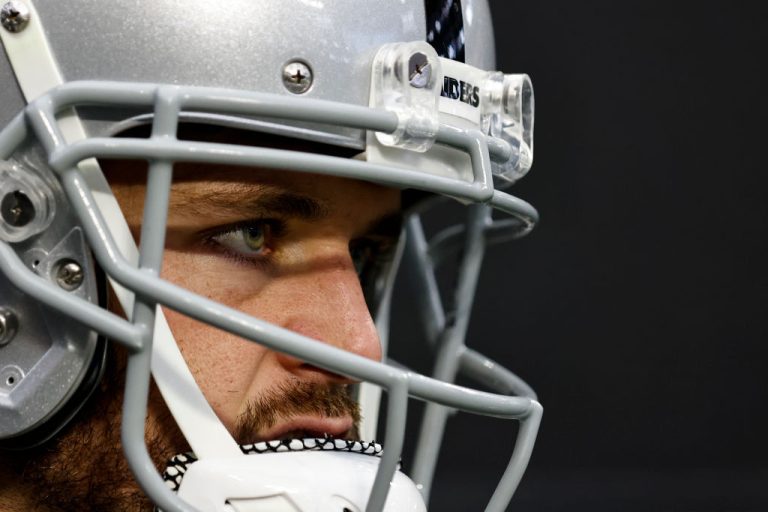 QB Derek Carr Benched By Raiders – Mobile Betting Online – uBetMobile.com