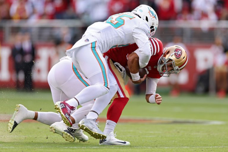 Quarterback Jimmy Garoppolo damage on 49ers 1st travel versus Dolphins – uBetMobile.com