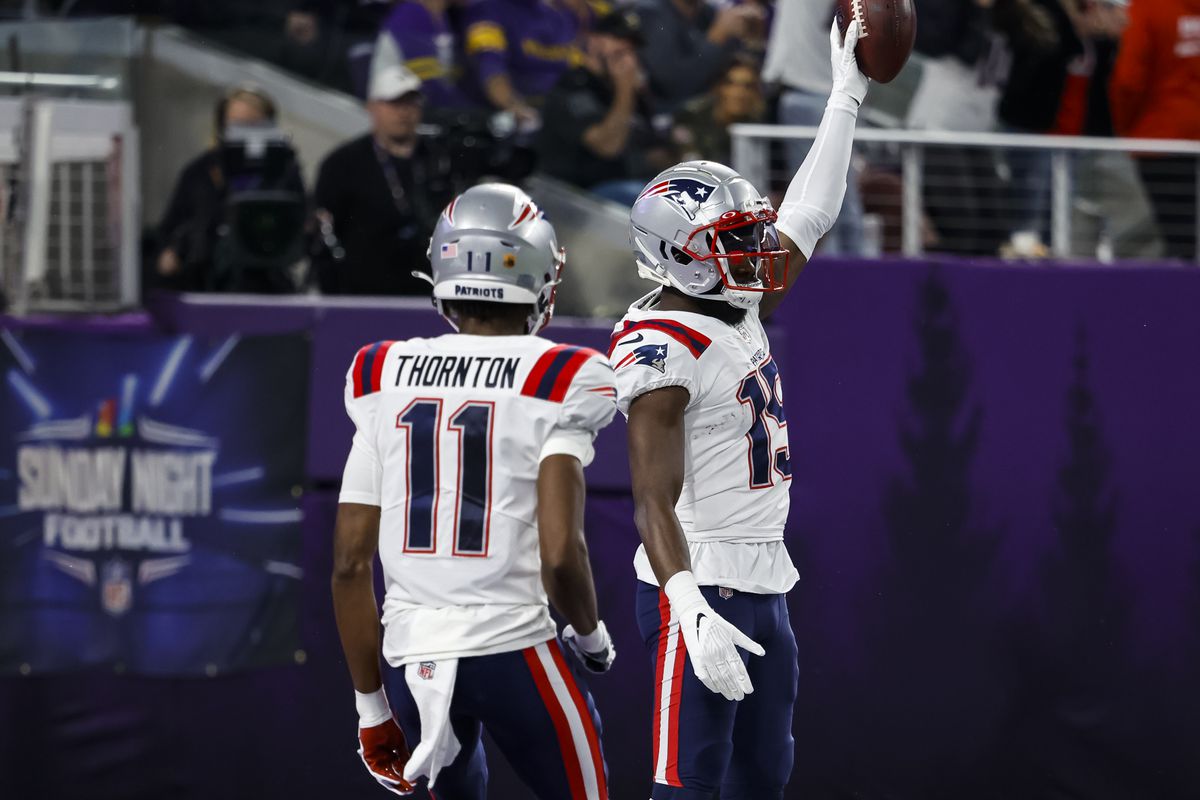 , The New England Patriots Hang Onto Playoff Dreams With Matchup Against the Arizona Cardinals &#8211; uBetMobile.com