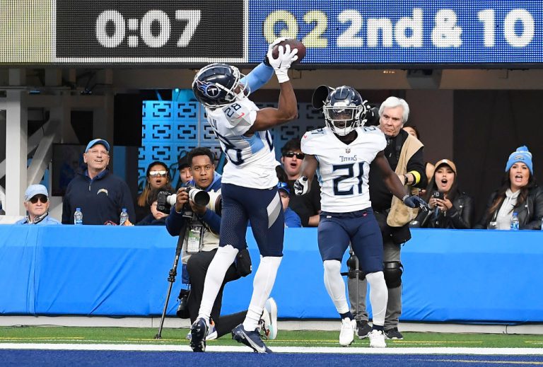 Titans Pull-Off incredible Tag-Team interception – uBetMobile.com