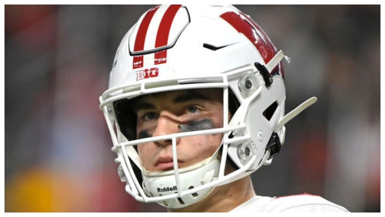 Twitter Reacts To Wisconsin QB Graham Mertz Transferring – Mobile Betting On the internet – uBetMobile.com