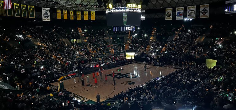 Baylor Cheerleaders Awkwardly Perform In Darkness After Power Outage – uBetMobile.com