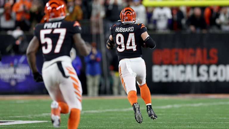 Bengals’ Sam Hubbard Ran Over 17 MPH On Incredible Fumble Return – uBetMobile.com