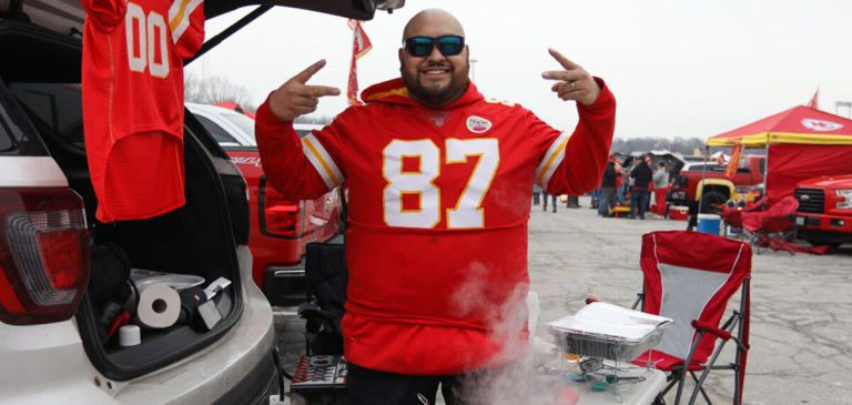 Chiefs Fans Line Up 24 Hours Before Kickoff, Force Tailgate To Open Early – uBetMobile.com